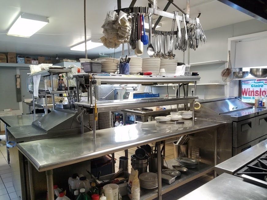Applewood Apartments and Restaurant: 120 North Rd, Highland, NY 12528